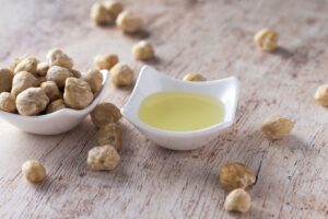 Fakta Minyak Kemiri untuk Mengatasi Rambut Rontok