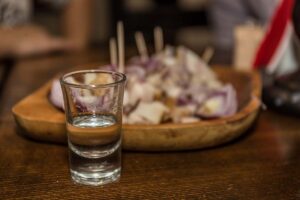 Arak Indonesia: Minuman Tradisi yang Melegenda