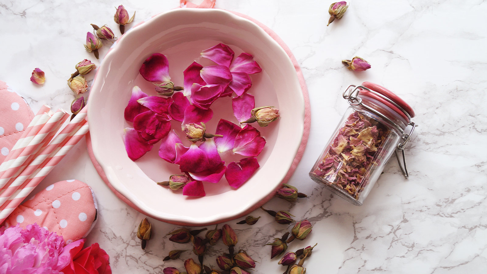 10 Alasan Mengapa Air Mawar Baik untuk Wajahmu