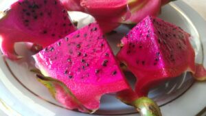 7 Manfaat Buah Naga bagi Ibu Hamil dan Janin